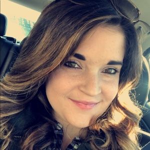 Meet your Posher, Becca